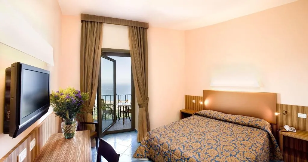 DOUBLE SINGLE USE SEA VIEW Room, Grand Hotel Due Golfi, Naples