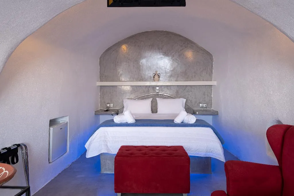 TRIPLE WITH VIEWS Room, Loucas On The Cliff, Santorini