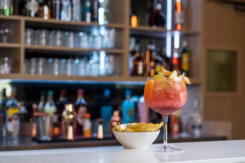 Bar, Leonardo Royal Hotel Barcelona Fira, Barcelona