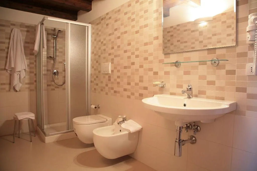 Room, Galea, Catania
