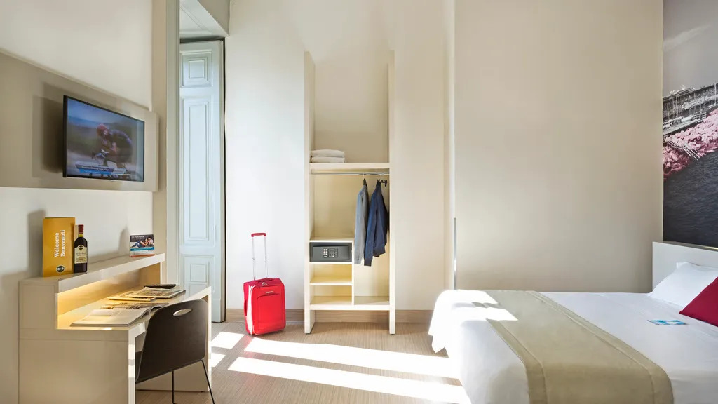 Room, B&b Hotel Napoli, Naples