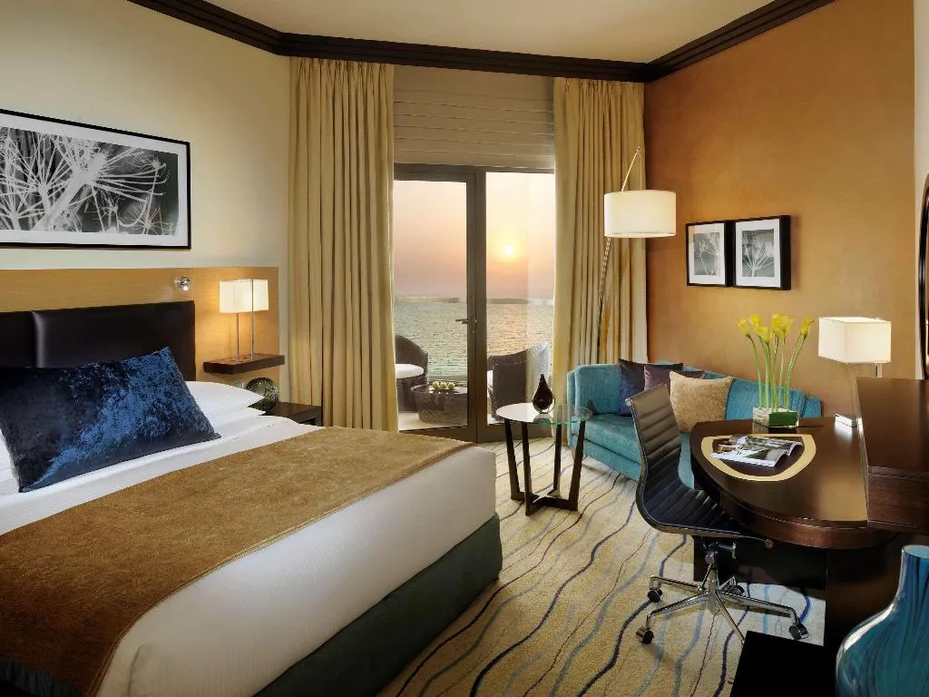 Room EXECUTIVE KING BED Room, Movenpick Hotel Jumeirah Beach, Dubai