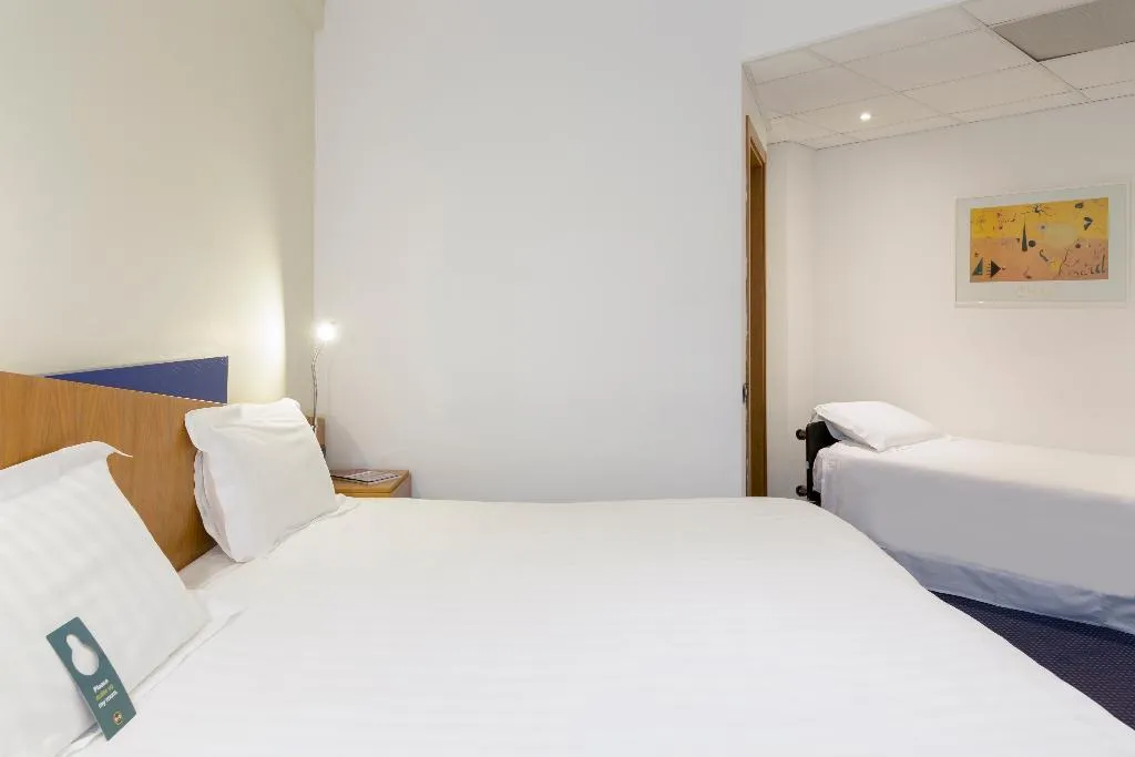 TRIPLE STANDARD Room, B&B Hotel Roma Tuscolana San Giovanni, Naples