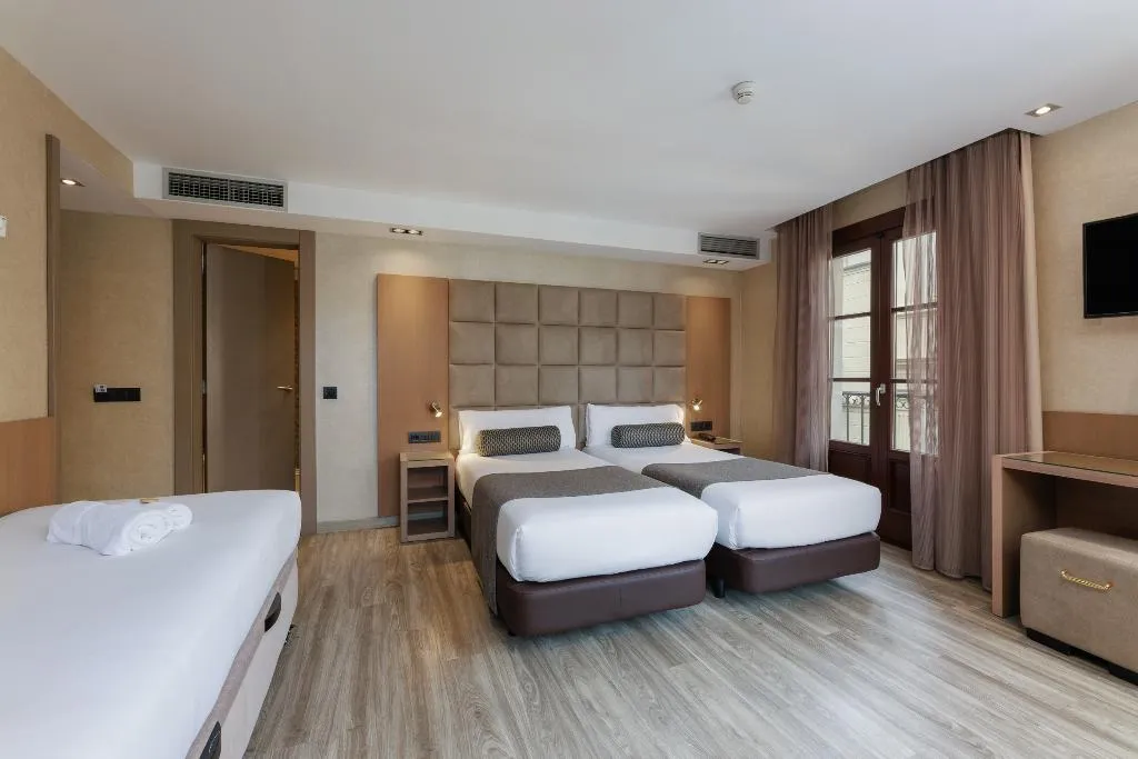 TRIPLE CAPACITY 1 Room, Suizo, Barcelona