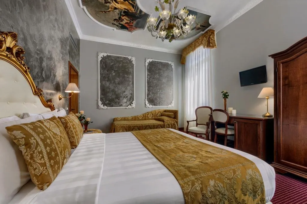 TRIPLE STANDARD Room, Pausania, Venice