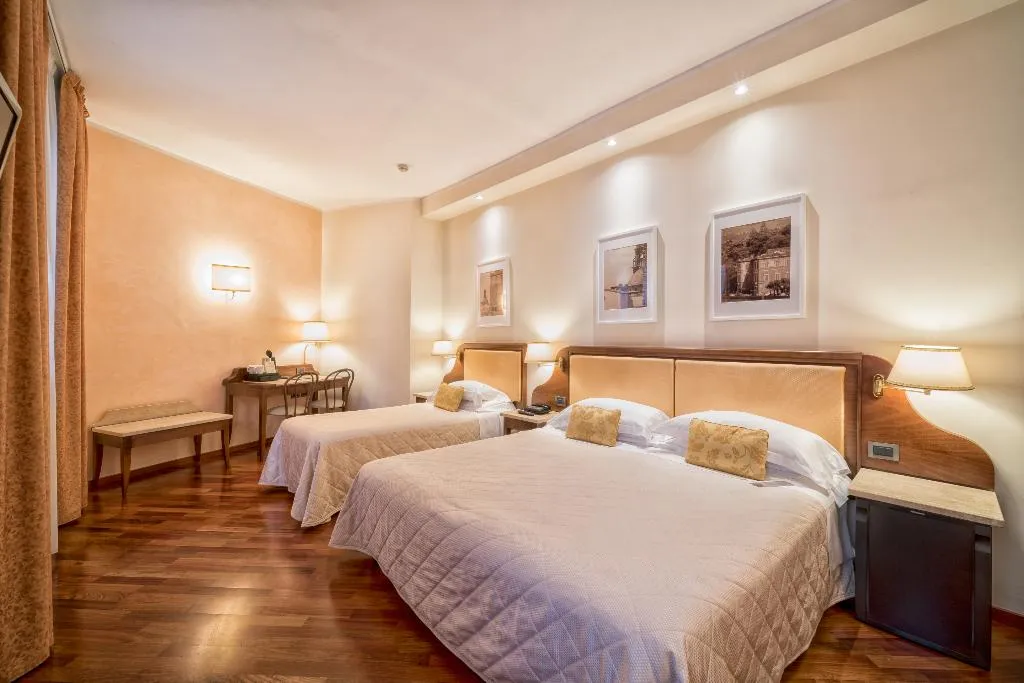 TRIPLE STANDARD Room, B&B Hotel Firenze Pitti Palace al Ponte Vecchio, Florence