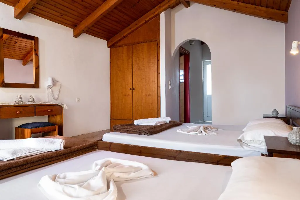 STUDIO CAPACITY 2 Room, Antonis Apartments Pool Bar, Zante