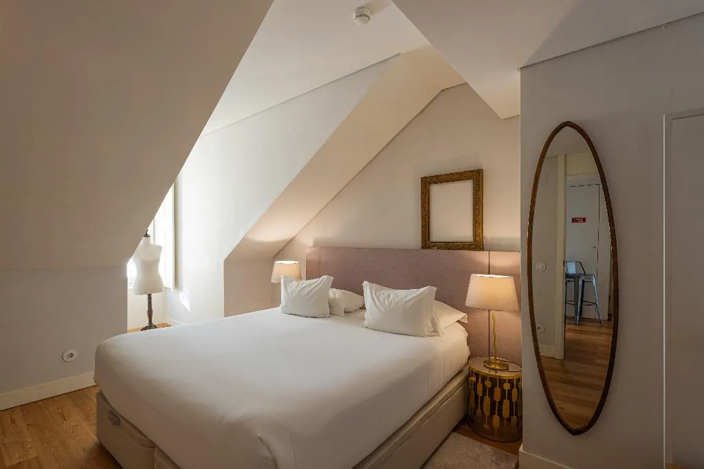 APARTMENT DELUXE ONE BEDROOM Room, Almaria - Edificio Da Corte, Lisbon