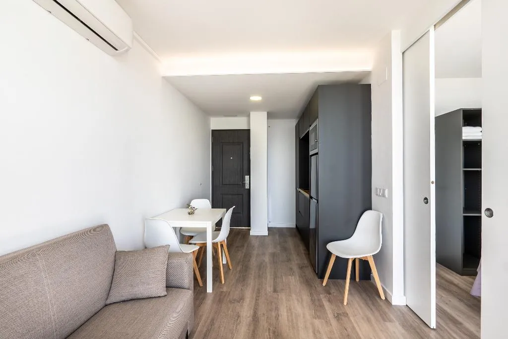 APARTMENT SUPERIOR CAPACITY 2 Room, Comtat Sant Jordi, Costa Brava