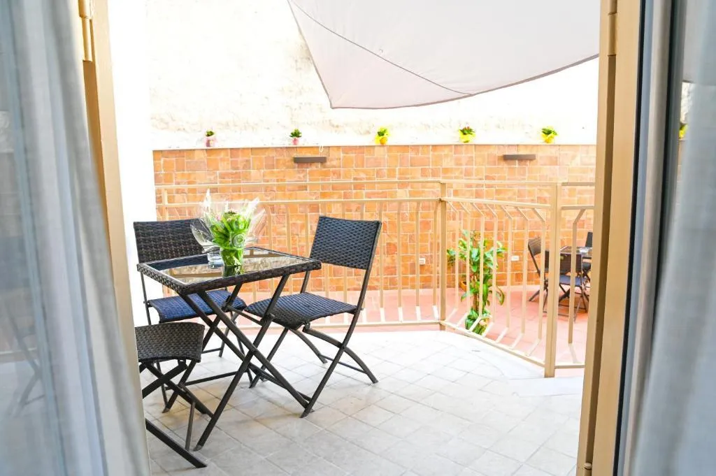 TRIPLE SUPERIOR WITH TERRACE Room, Residenza Suarez, Naples