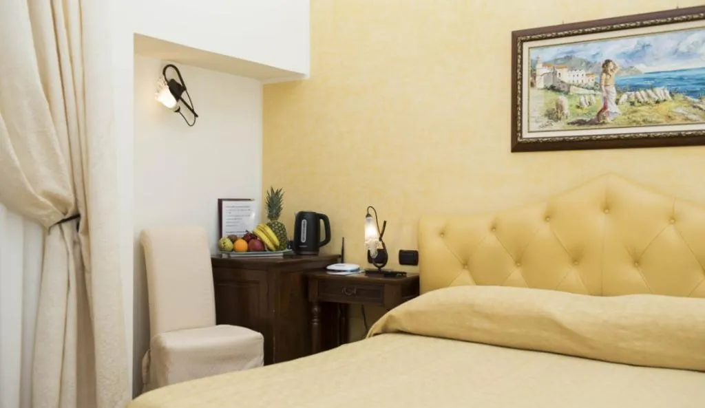 TRIPLE DELUXE Room, Hotel Villa Annalara, Naples