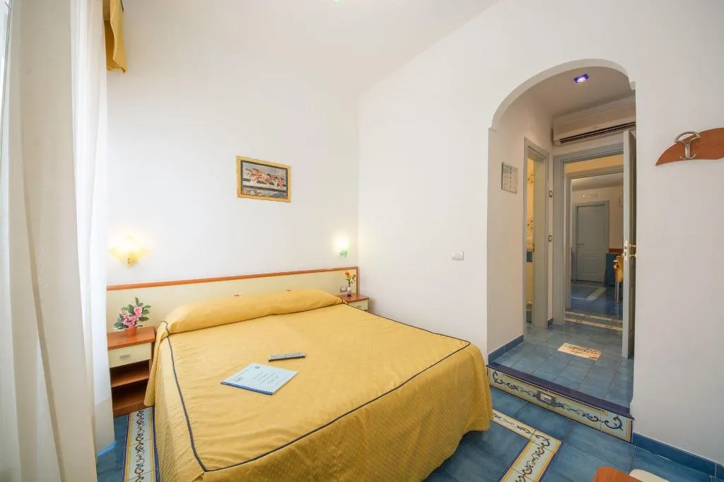 Room, Meublè Casa Mannini, Naples
