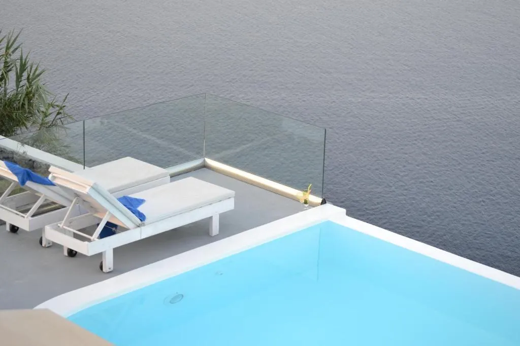 JUNIOR SUITE WITH PRIVATE POOL Room, Maison des Lys, Santorini