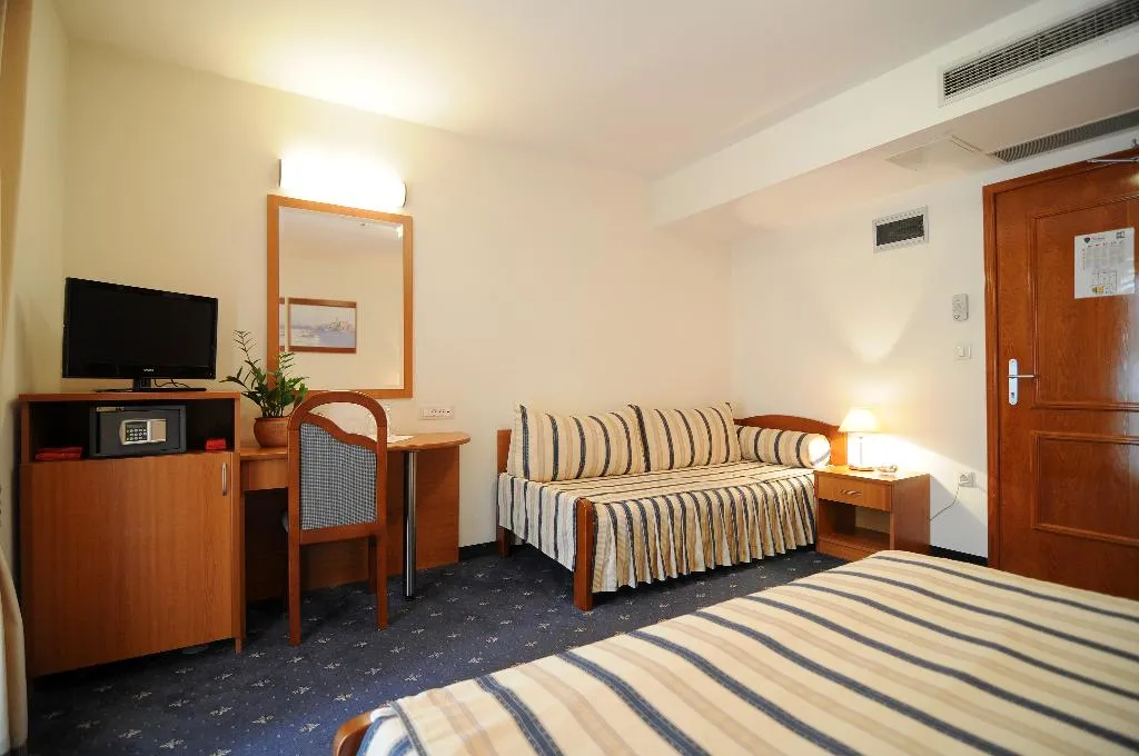 DOUBLE MOUNTAIN VIEW Room, Hotel Rosina, Split