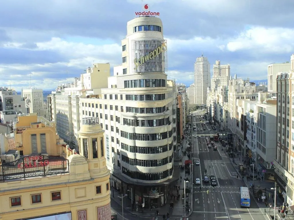 Sports and Entertainment, Hostal Esmeralda, Madrid