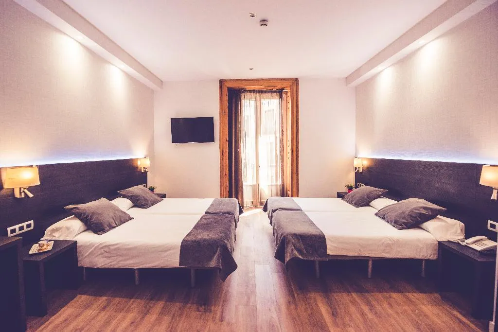 QUADRUPLE STANDARD Room, Marlasca, Madrid