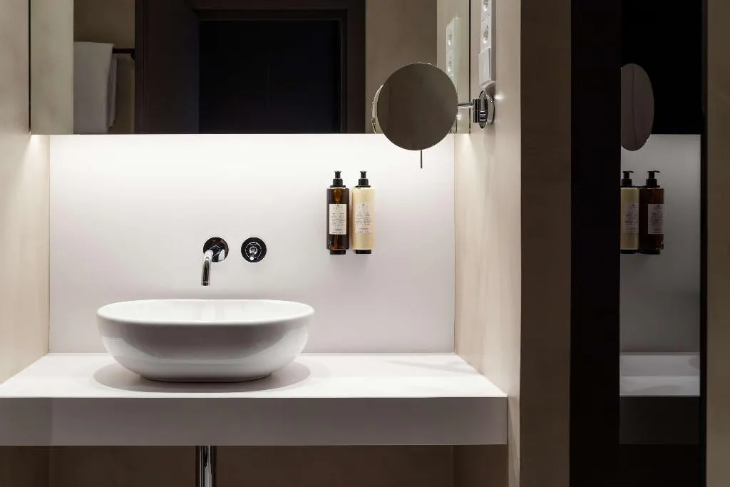 Room PREMIUM Room, Alexandra Barcelona, Curio Collection by Hilton, Barcelona