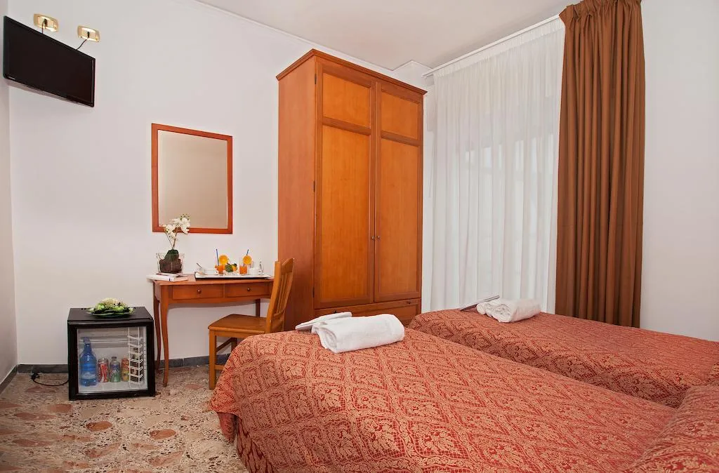 TWIN STANDARD Room, Caruso, Naples