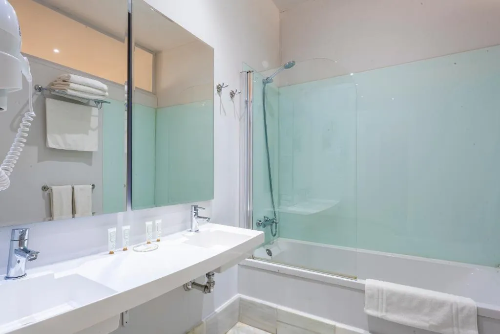 APARTMENT SUPERIOR CAPACITY 2 Room, Suites Sevilla Plaza, Seville