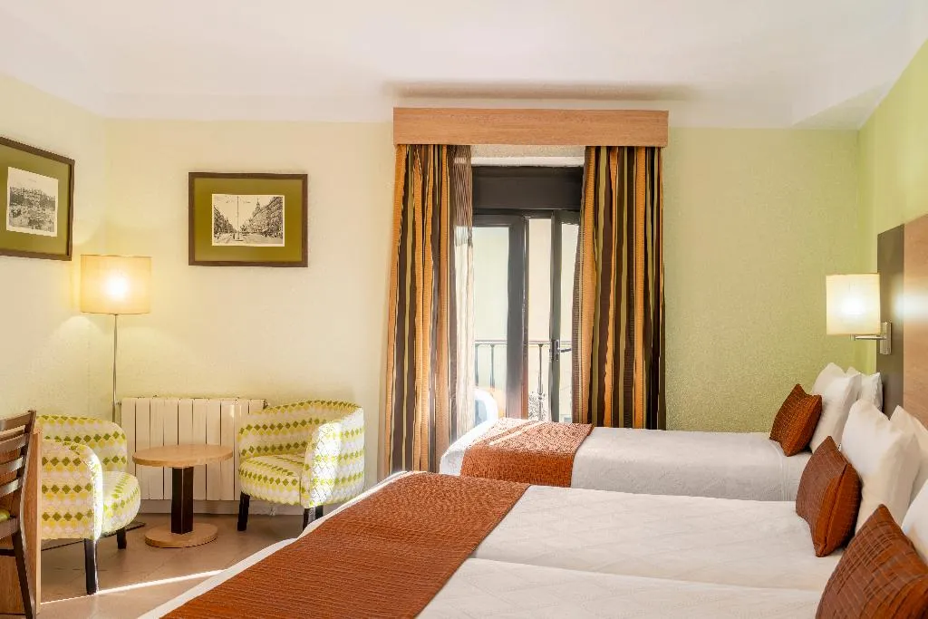 TRIPLE STANDARD Room, Ballesta, Madrid