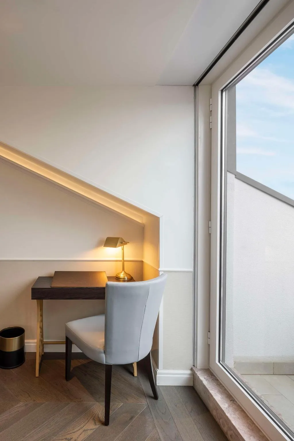 DOUBLE DELUXE WITH VIEWS Room, The Emerald House Lisbon, Curio Collection by Hilt, Lisbon