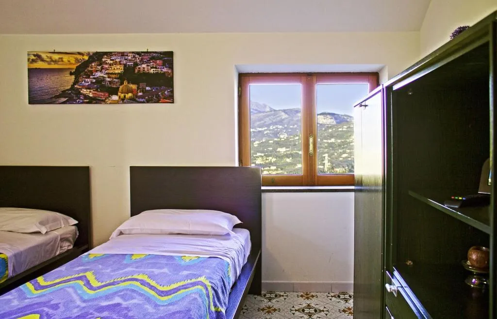 Room, Villa De Angelis, Naples