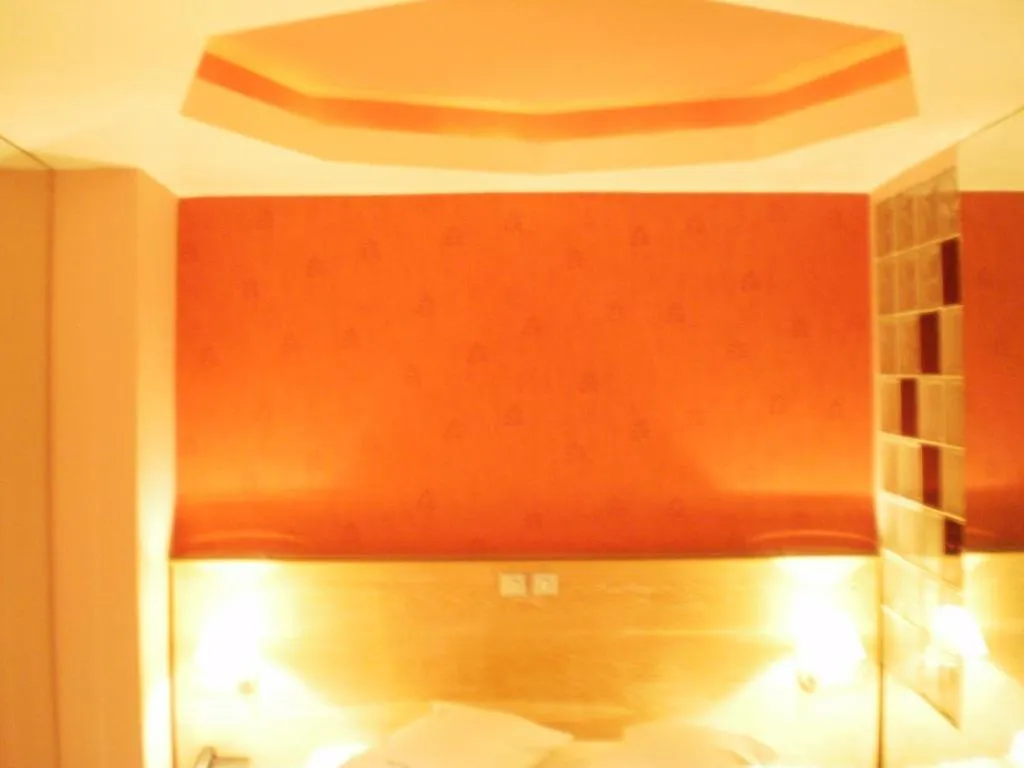 Room, Niki, Athens