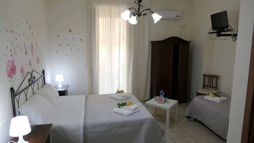 Room, B&B Dimora Cirillo, Naples