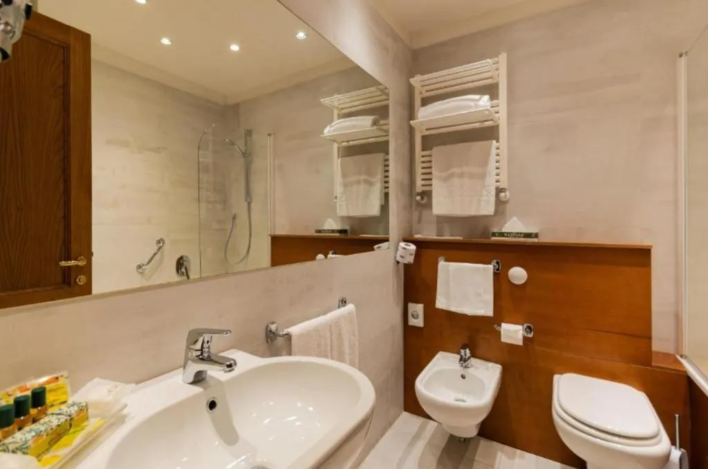 JUNIOR SUITE STANDARD Room, B&B Hotel Firenze Pitti Palace al Ponte Vecchio, Florence