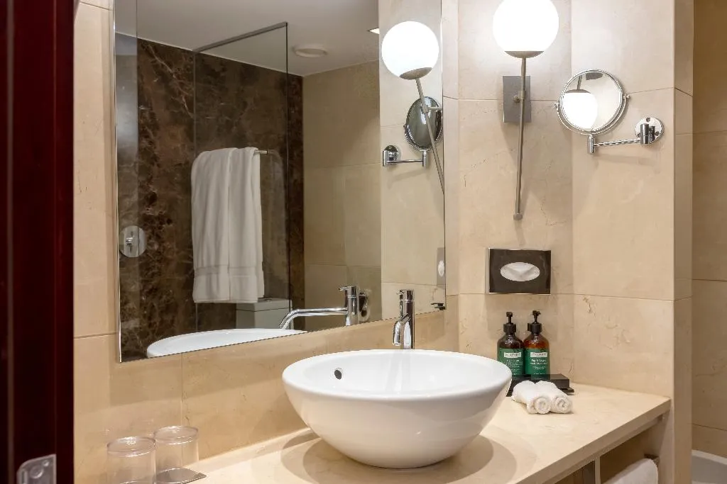 DOUBLE QUEEN SIZE BED Room, Crowne Plaza Porto, Porto