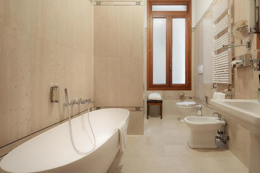 JUNIOR SUITE STANDARD Room, All'Angelo Art Hotel, Venice