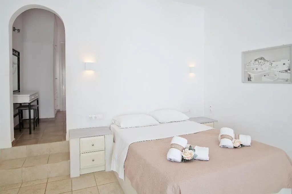 Room, Kritikakis Village Apartments, Santorini