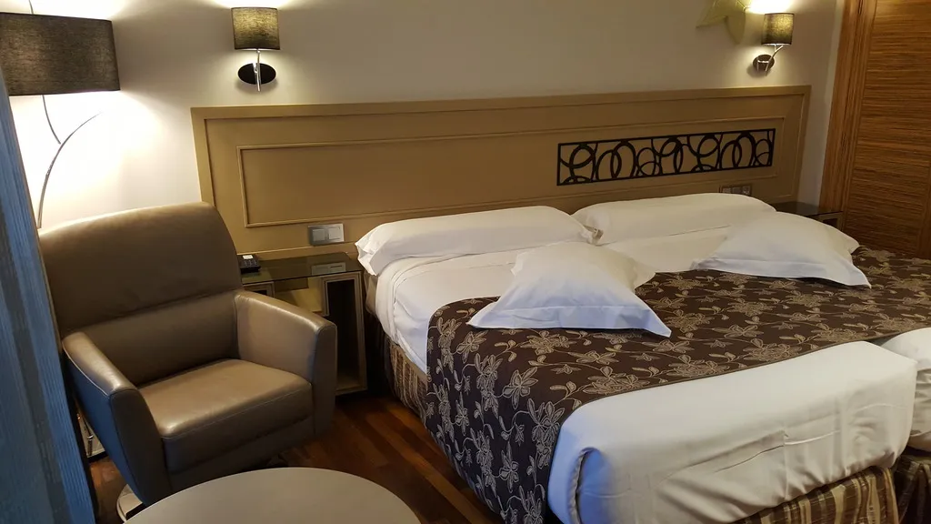 Double or Twin STANDARD Room, Cumbria Spa&Hotel, Madrid