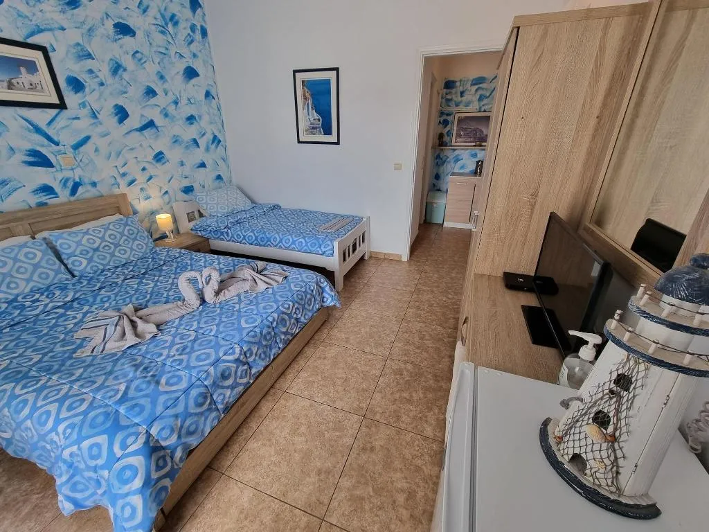 Room, Pleasure Beachside Studios, Santorini