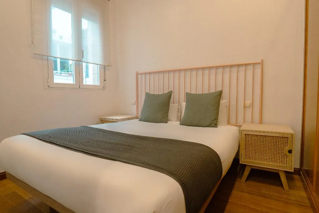 APARTMENT THREE BEDROOMS ONE BATHROOM Room, Smartr Madrid Atocha, Madrid