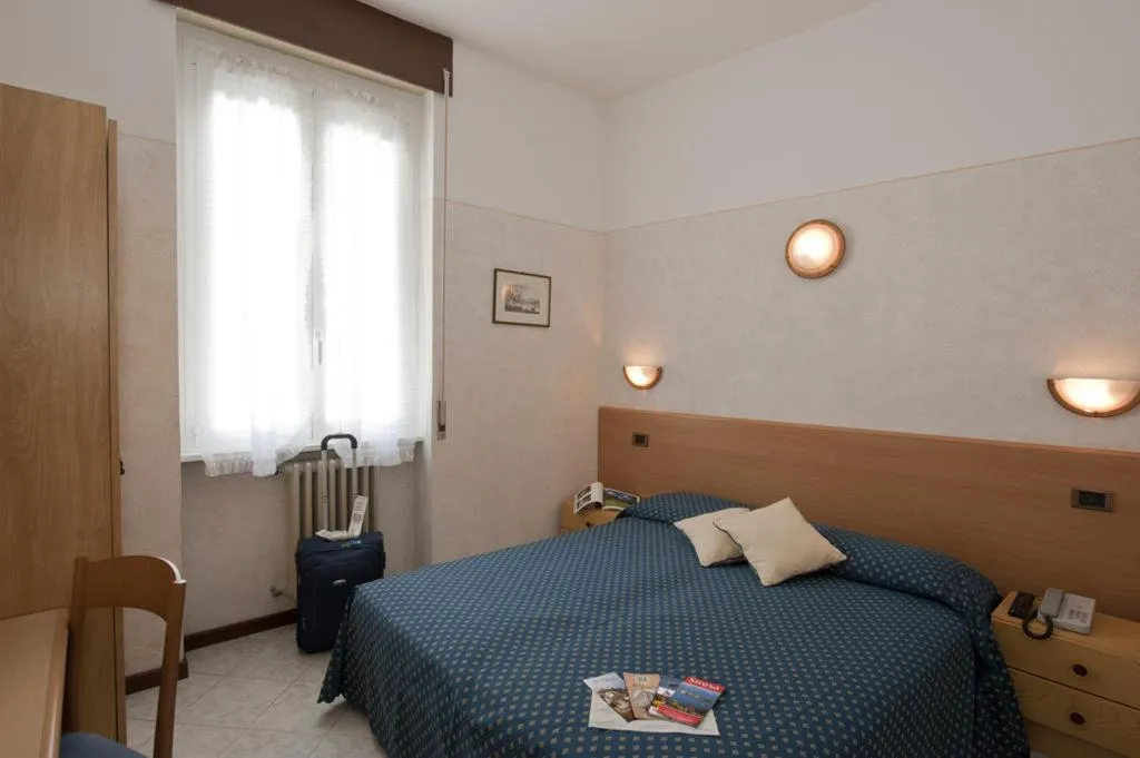 DOUBLE CLASSIC Room, Hotel Boston, Milan