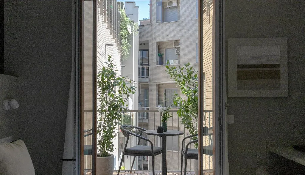 Double or Twin SUPERIOR WITH BALCONY Room, Ah - Duomo Signature, Milan