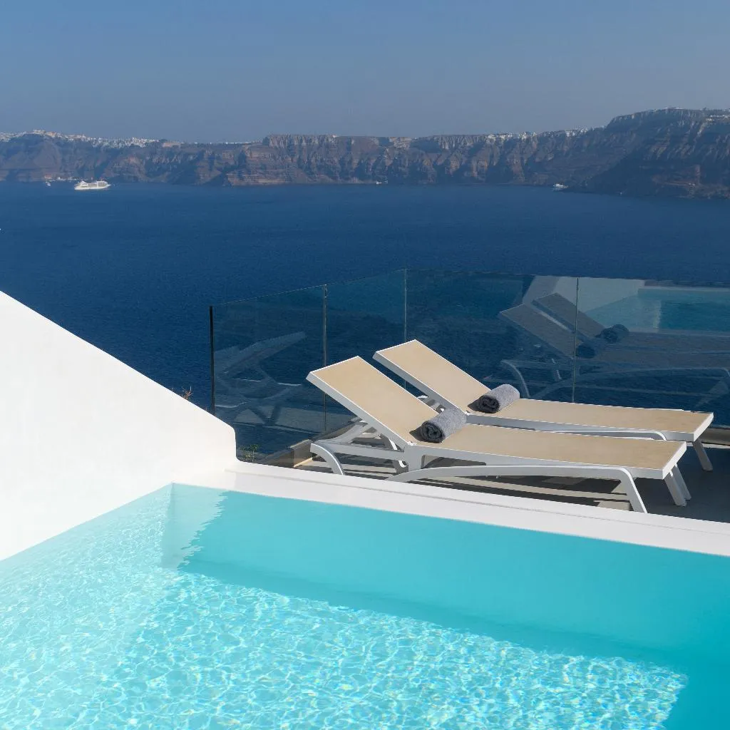 JUNIOR SUITE WITH PRIVATE POOL Room, Maison des Lys, Santorini