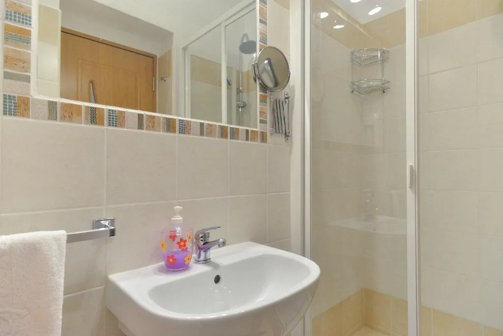 SINGLE STANDARD Room, B & T Rooms Trani, Naples