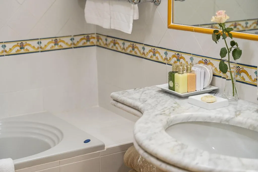 Room, Excelsior Belvedere Hotel & Spa, Naples