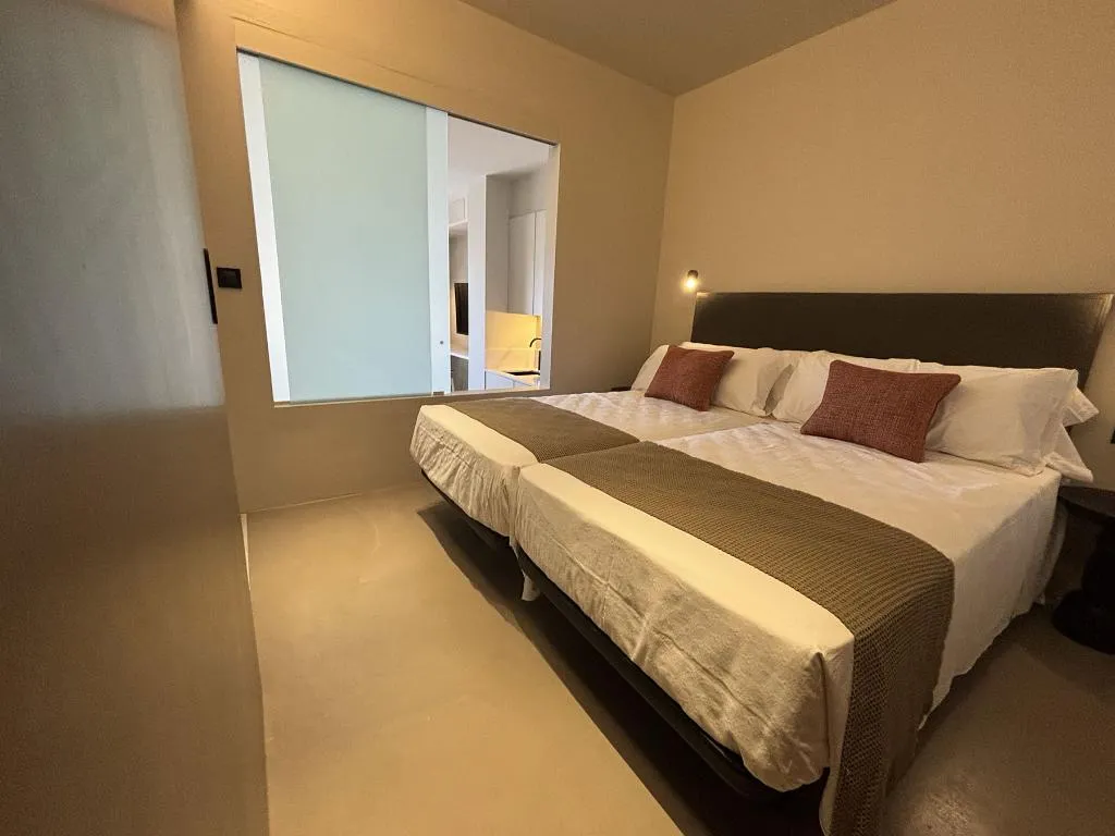APARTMENT SUPERIOR CAPACITY 4 Room, Senator Barcelona Apartments, Barcelona