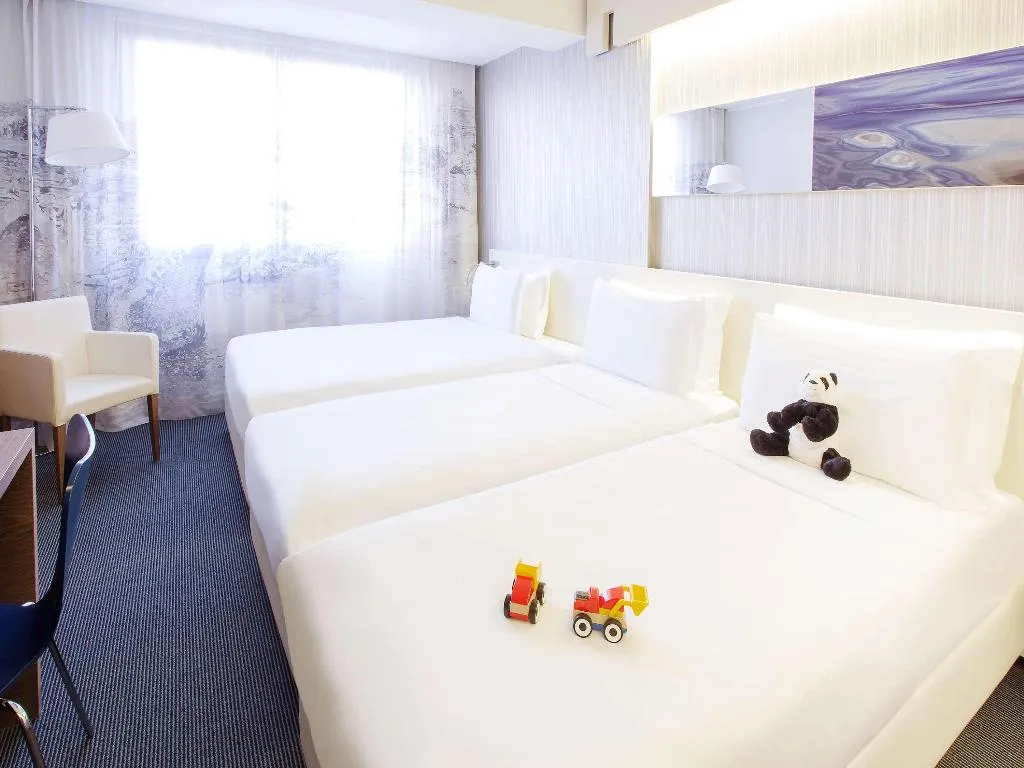 DOUBLE SUPERIOR TWO DOUBLE BEDS Room, ibis Styles Roma Eur, Rome