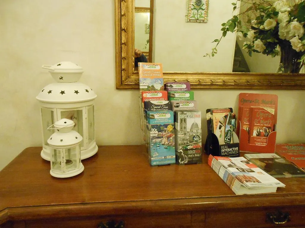 Lobby, Giglio, Florence