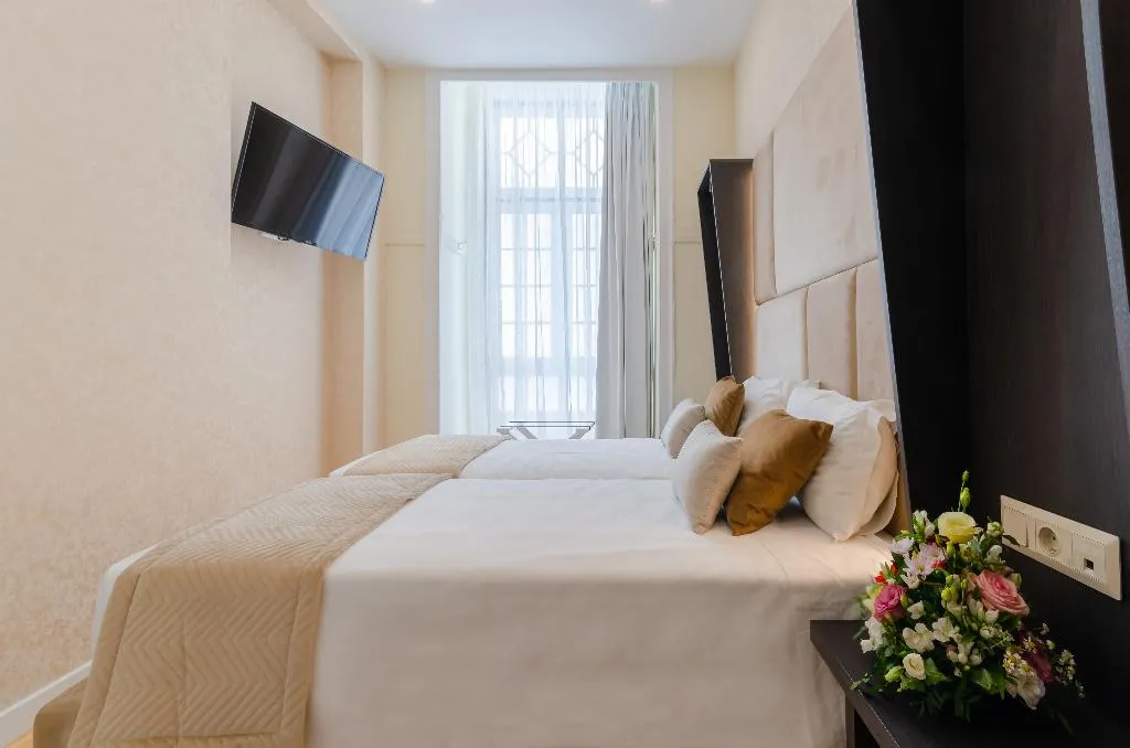 DOUBLE SUPERIOR Room, Hotel Duas Nacoes, Lisbon