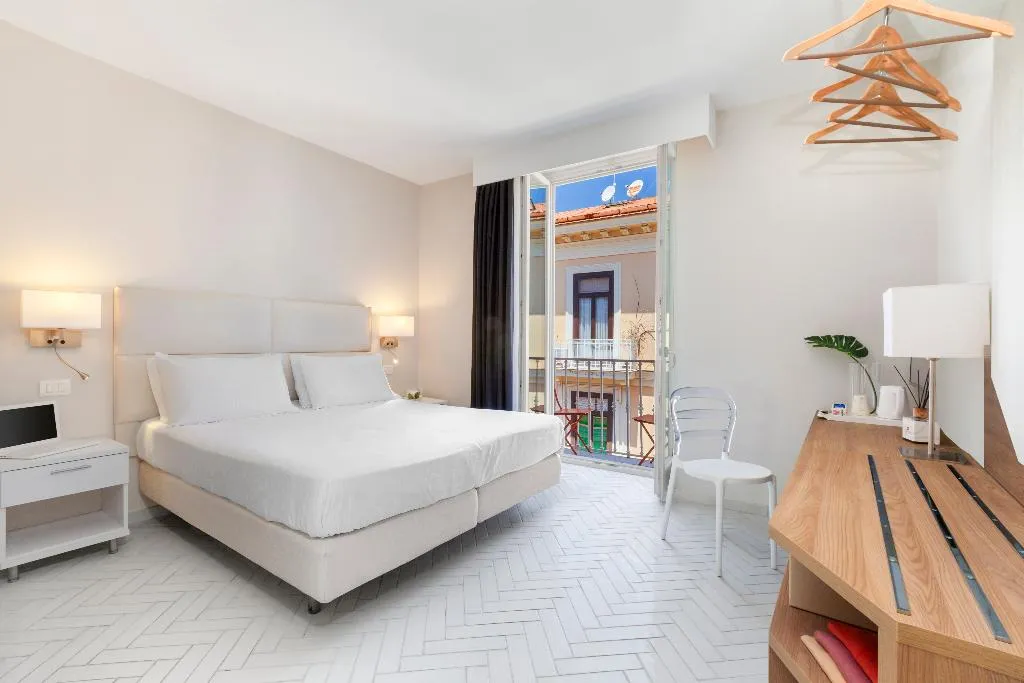 Double or Twin DELUXE CITY VIEW Room, Palazzo Tasso, Naples