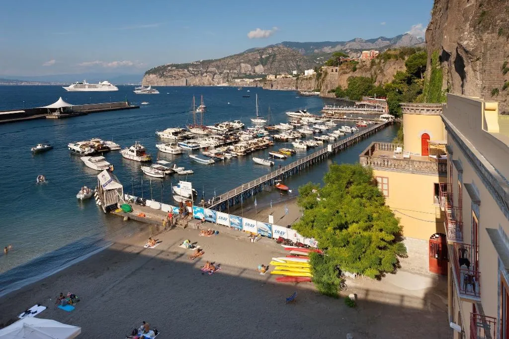 Beach, Marina Piccola 73, Naples