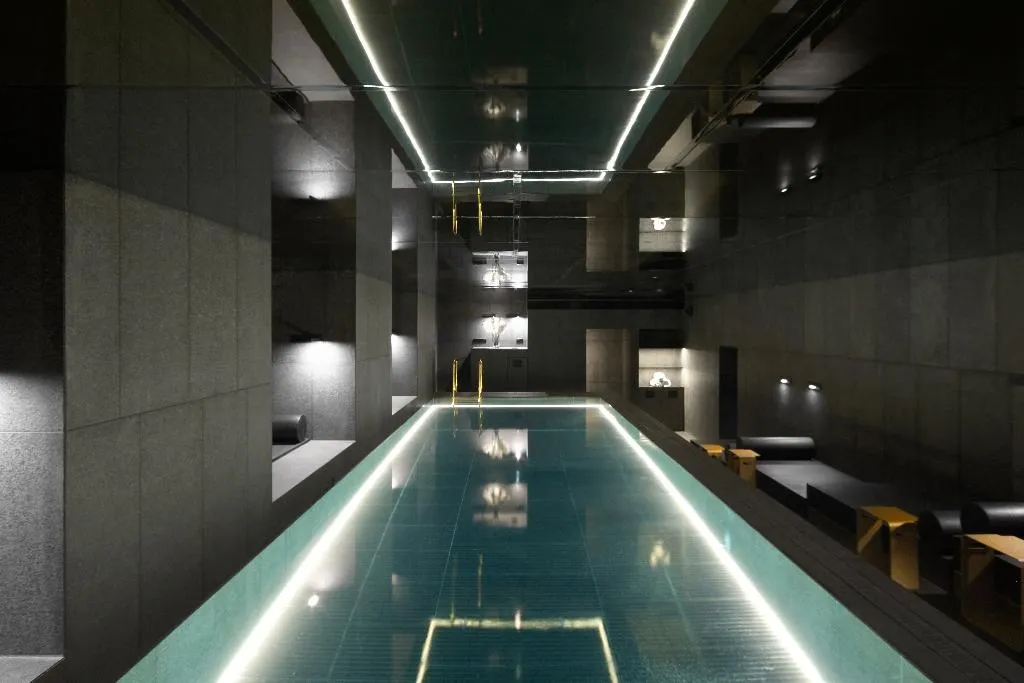 Pool, W Amsterdam, Amsterdam