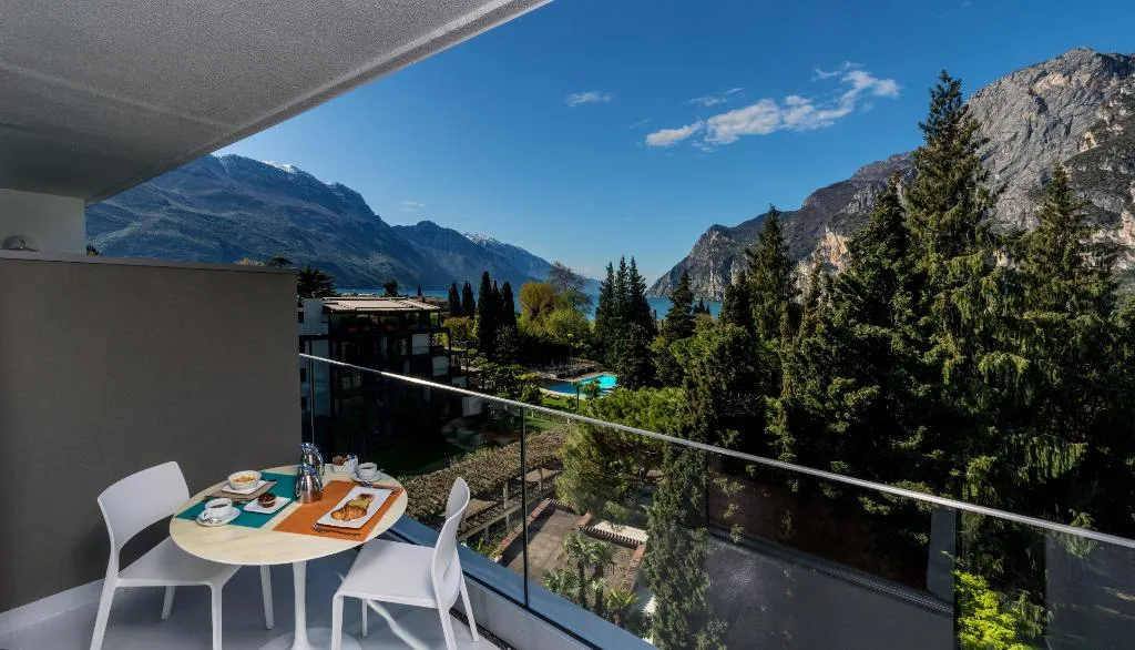 DOUBLE DELUXE LAKE VIEW Room, Grand Resort Du Lac Et Du Parc, Milan
