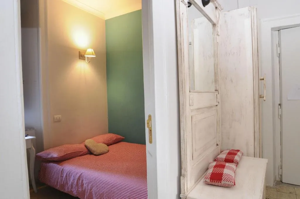 Room, B&B Napul'art, Naples