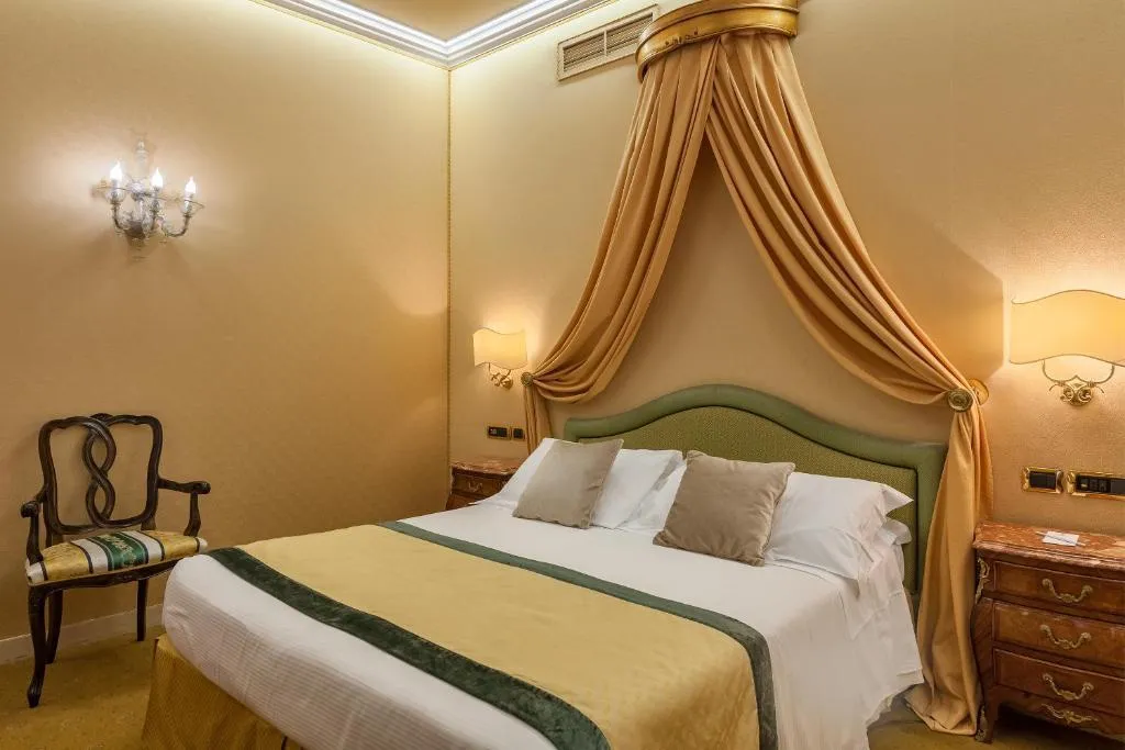 DOUBLE STANDARD Room, Ca' dei Conti, Venice
